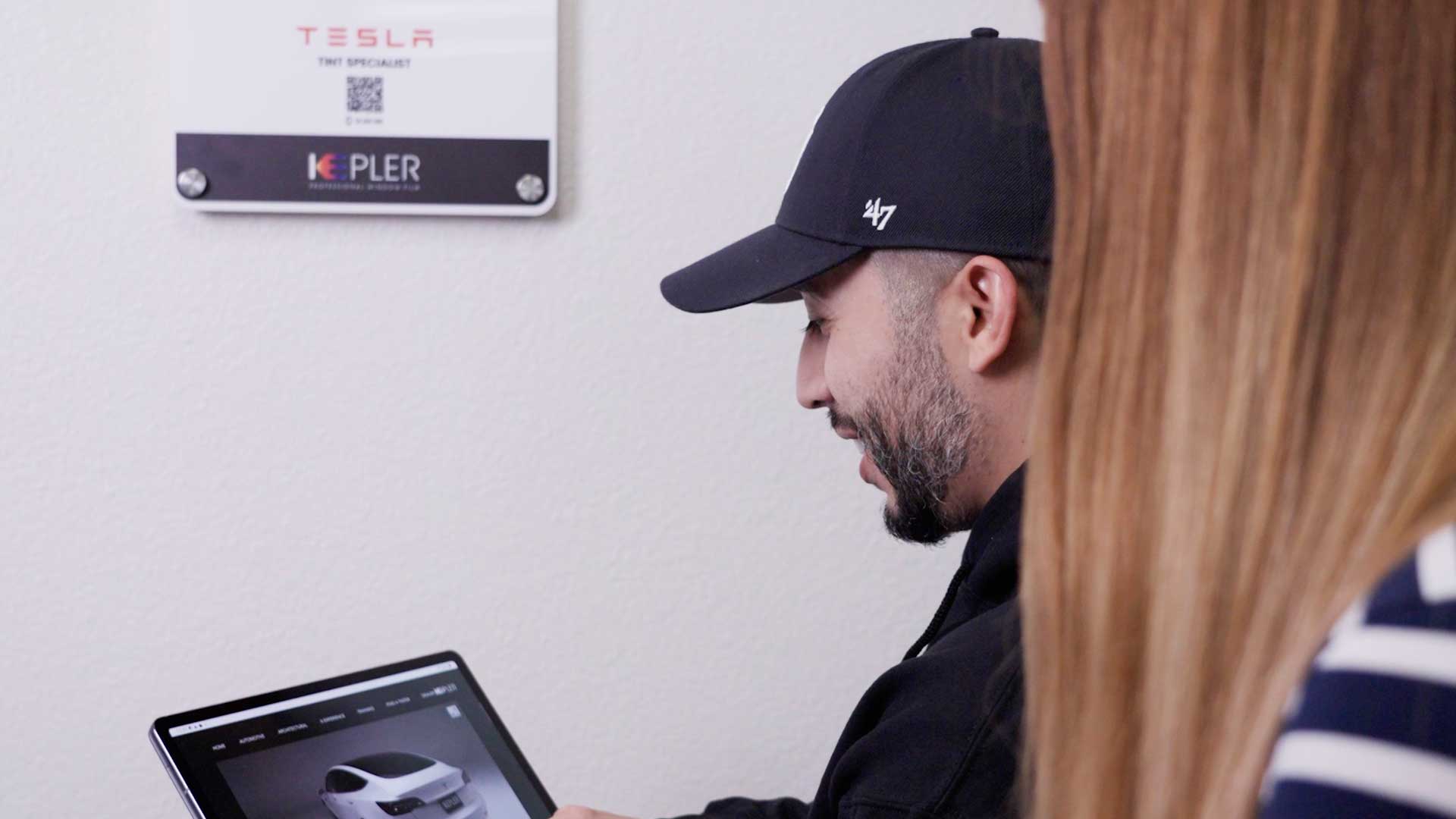 Skilled Vehicle Window Tint Consultation in Warwick