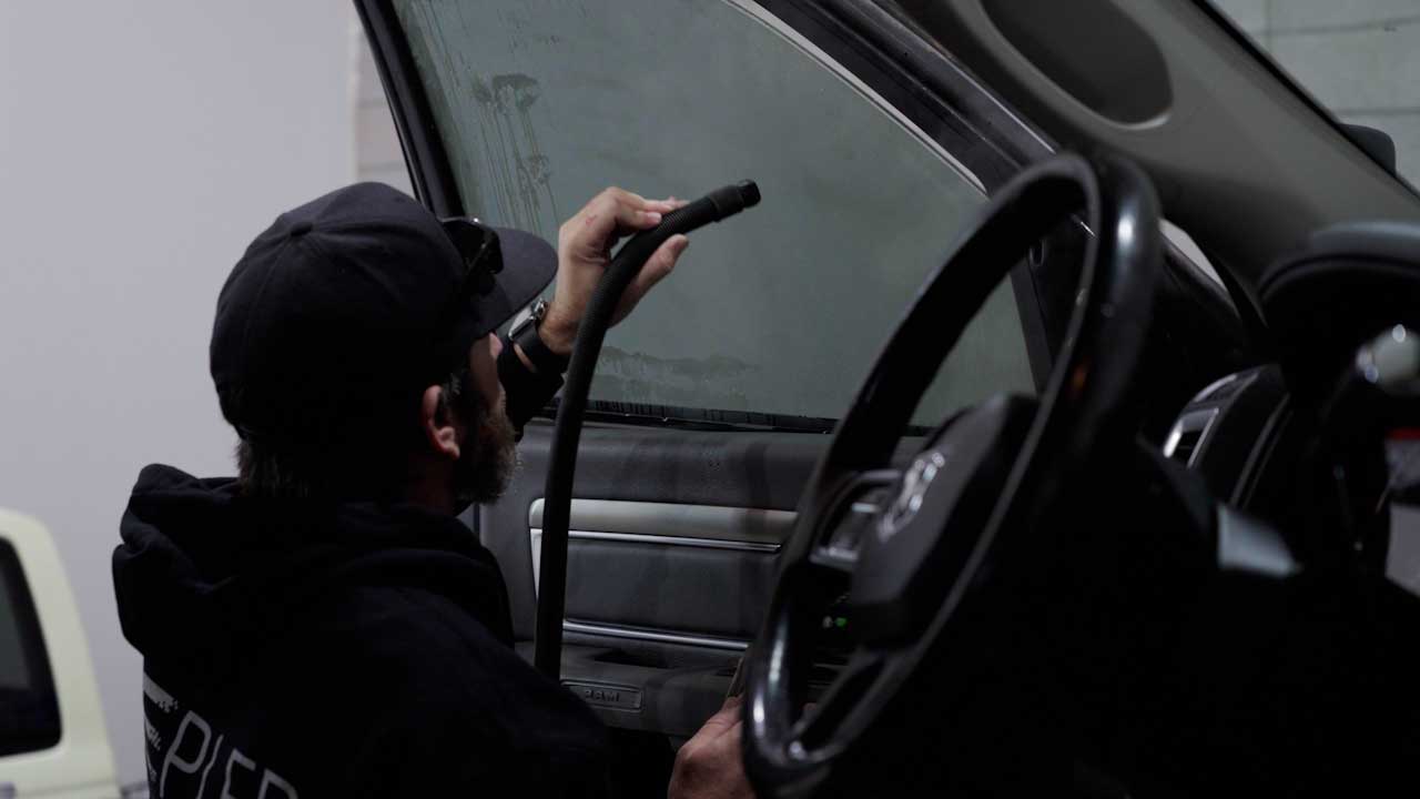 Expert Vehicle Window Tinting Removal in Rosenberg