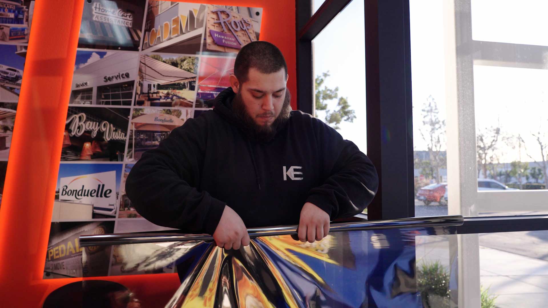 Expert Shop Window Tinting Preparation in Round Lake