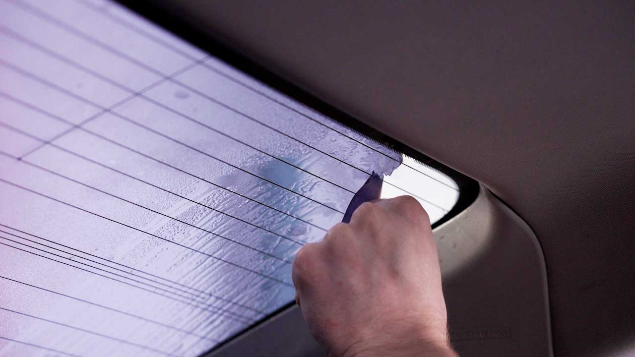 Professional Vehicle Glass Tint Removal in Lincoln Park
